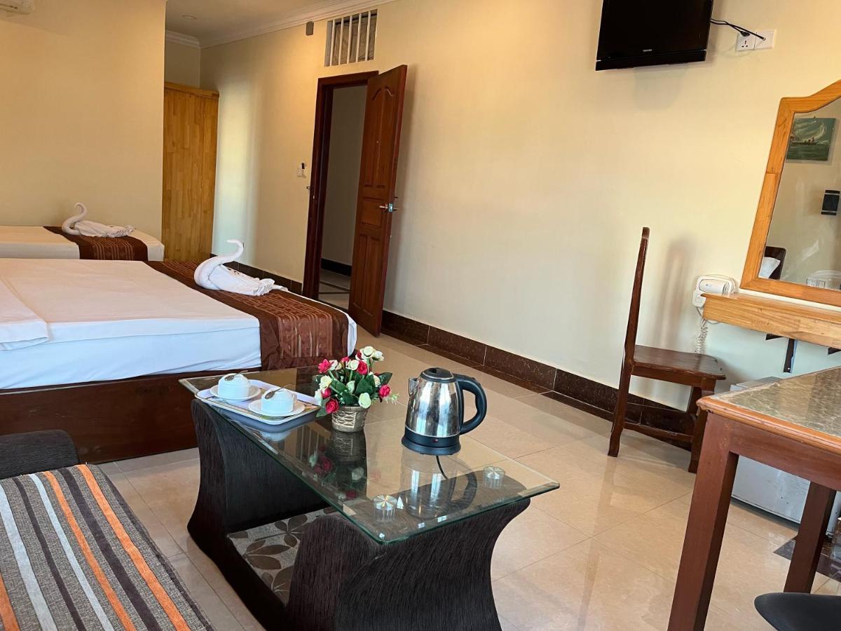 Queenwood Hotel Phnom Penh Exteriör bild