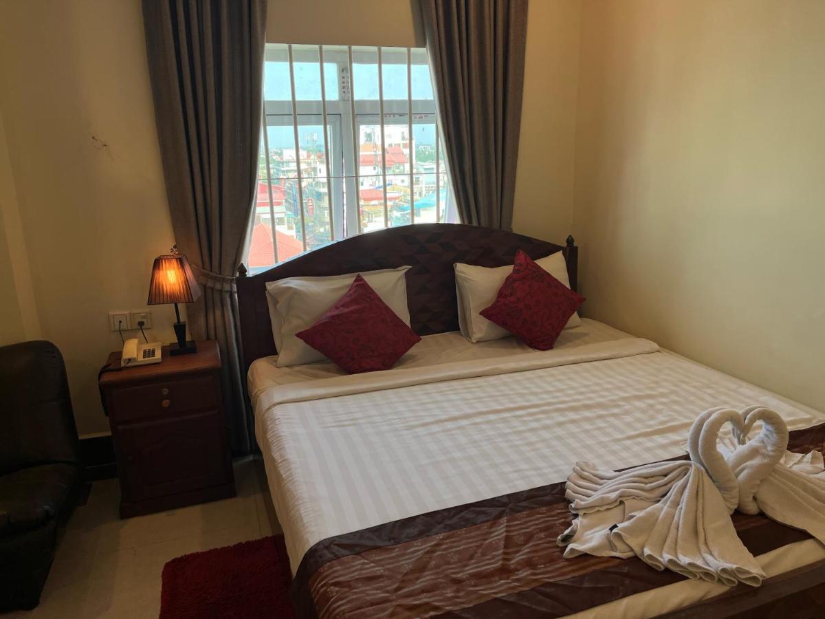 Queenwood Hotel Phnom Penh Exteriör bild