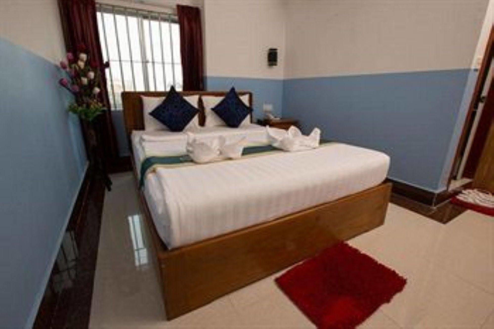 Queenwood Hotel Phnom Penh Exteriör bild