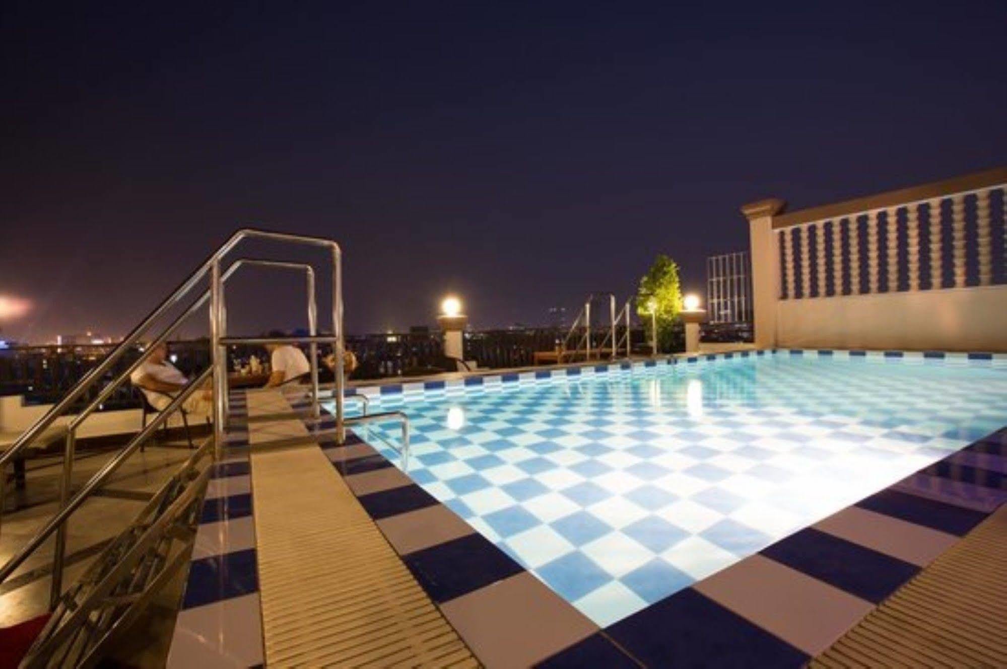 Queenwood Hotel Phnom Penh Exteriör bild