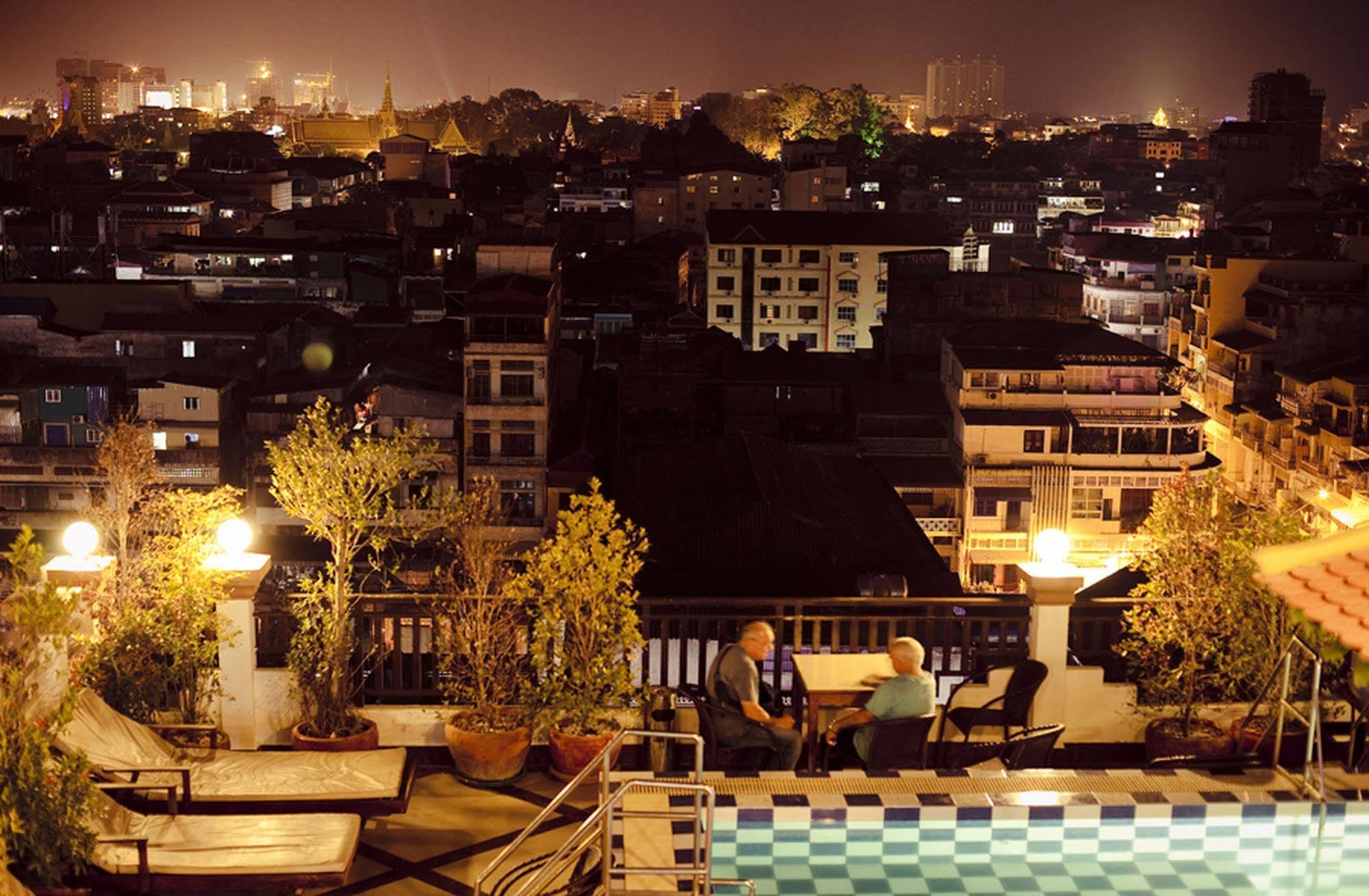 Queenwood Hotel Phnom Penh Exteriör bild