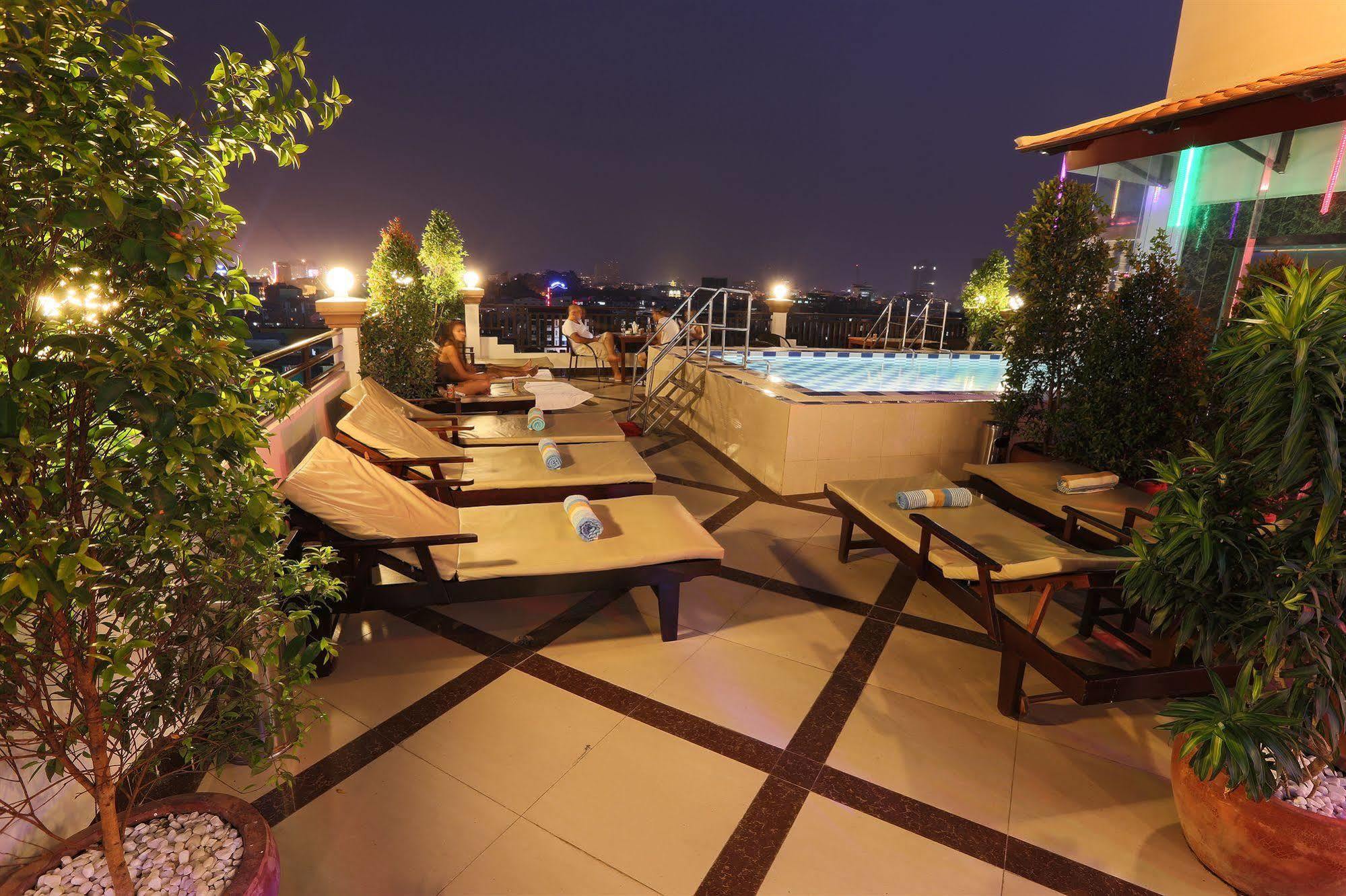Queenwood Hotel Phnom Penh Exteriör bild