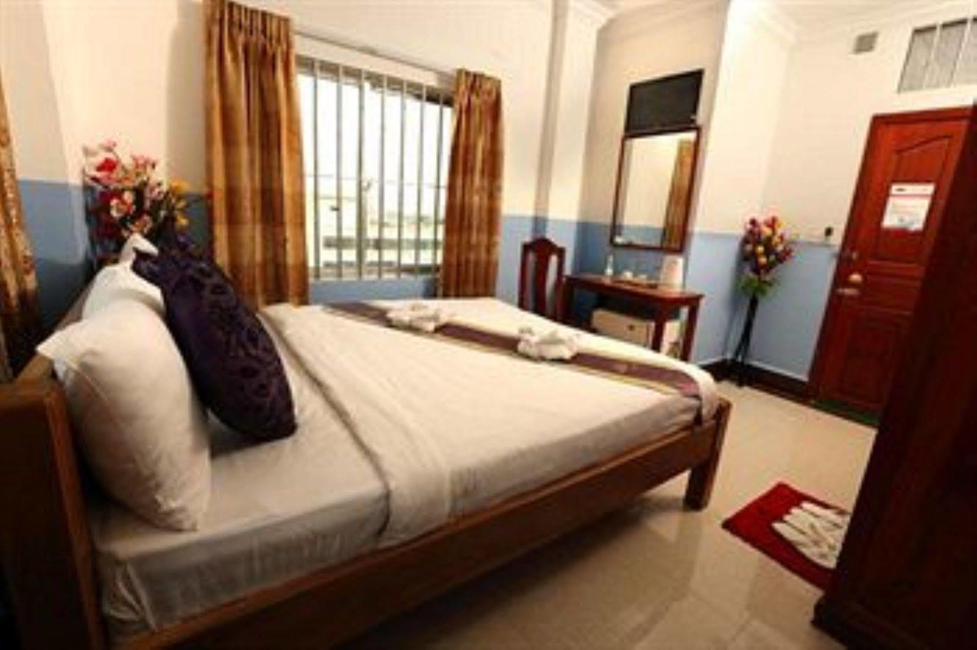 Queenwood Hotel Phnom Penh Exteriör bild